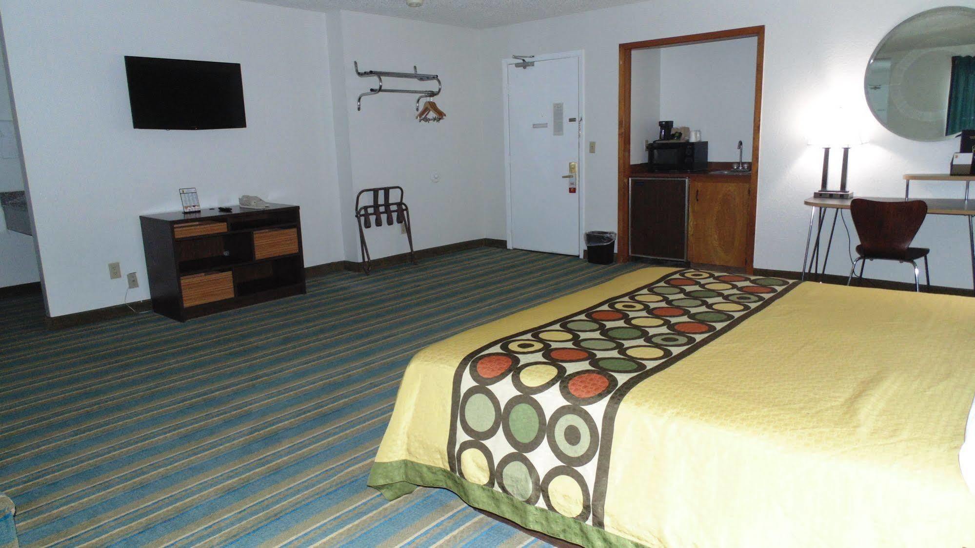 Super 8 By Wyndham Sapulpa/Tulsa Area Motel Glenpool Exterior photo